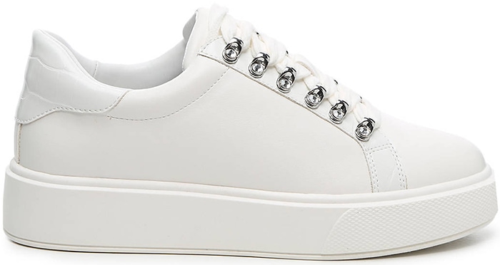 Featuring a clean, minimalist upper with metallic lace hooks, the Amitres sneakers blend sporty edge with signature street-chic style