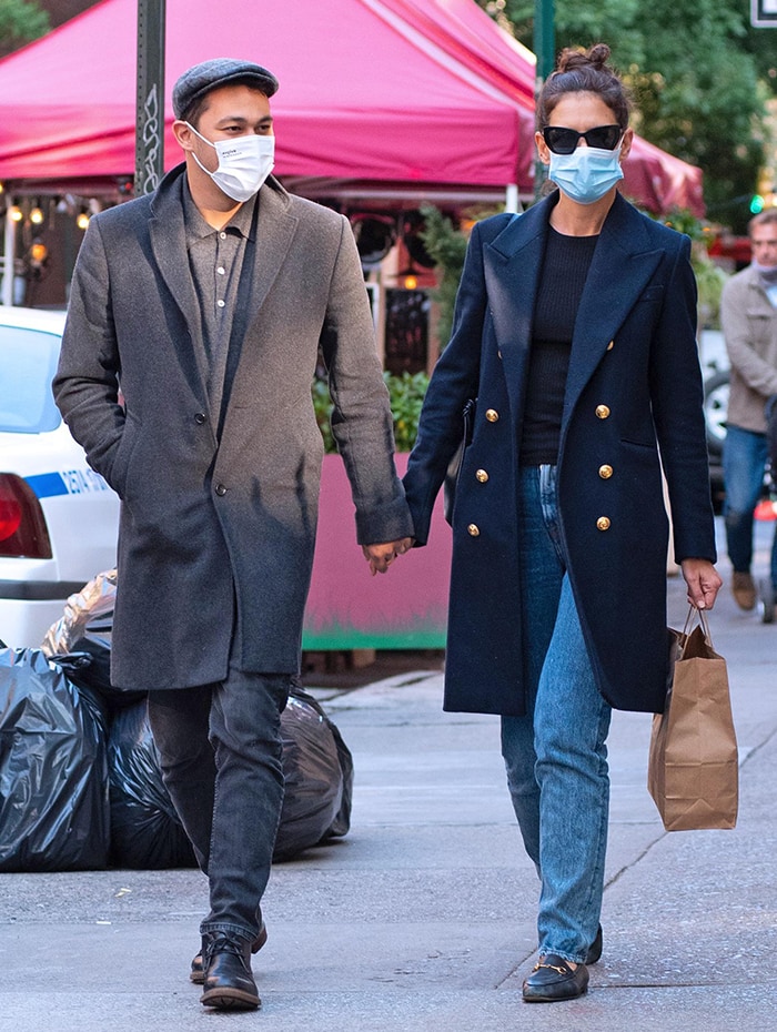 Emilio Vitolo Jr. and Katie Holmes step out hand-in-hand in New York City on September 22, 2020, with Holmes pairing a structured navy peacoat and straight-leg jeans with classic black Gucci horsebit loafers—an effortless blend of polished tailoring and relaxed, city-ready ease