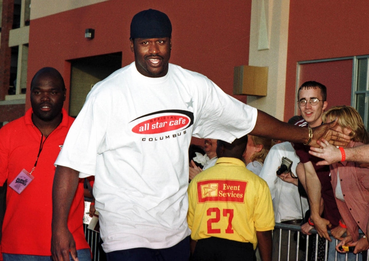 The 27-year-old Shaquille O’Neal greets fans outside the Official All Star Café in Columbus, Ohio, on June 26, 1999 — showing off the charisma and larger-than-life energy that made him a global icon on and off the court
