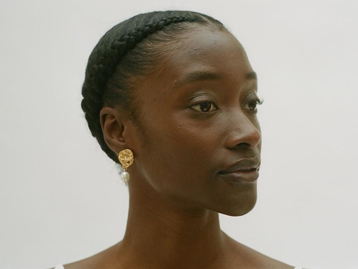 Inspired by the beacon of light, the Beacon earrings represent the moment Dante emerges from the inferno