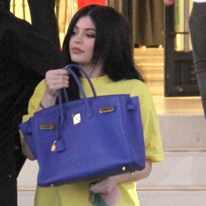 Kylie Jenner turns heads with her bold electric blue Hermès Birkin bag