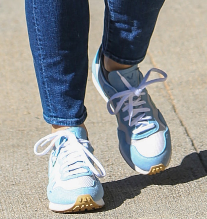 Jennifer Garner steps out in two-tone blue Veja SDU sneakers, showcasing the brand’s vegan construction and lightweight, everyday comfort