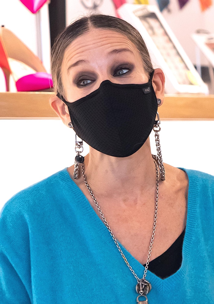 Sarah Jessica Parker stays safe with a chain-strapped black face mask