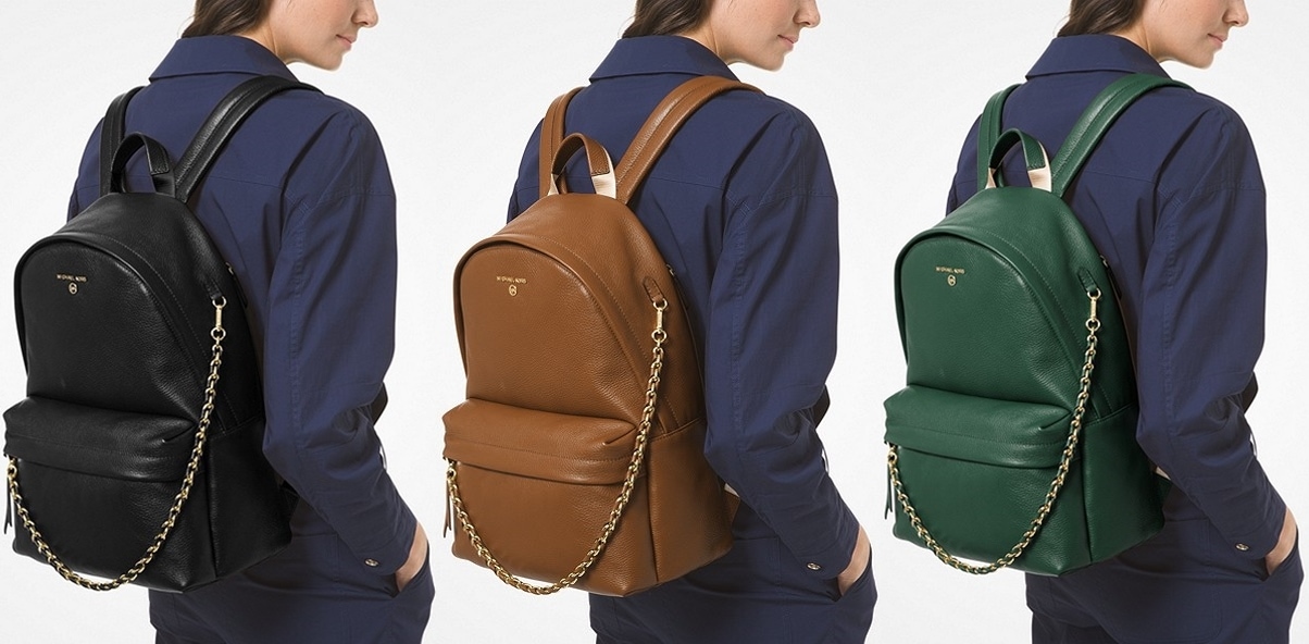 A braided chain accent at the front lends a playful but sophisticated finish, while adjustable shoulder straps ensure easy wear