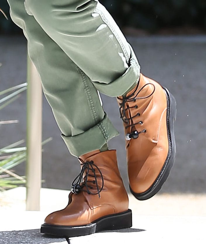 Jessica Alba grounds her cuffed cargo pants with tan Dear Frances “Park” boots featuring chunky rubber soles and contrasting black laces