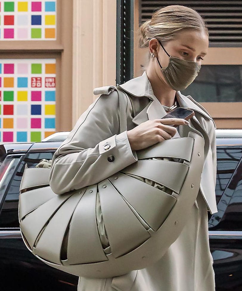 Rosie Huntington-Whiteley carries her stuff in a statement Bottega Veneta The Shell large cutout leather bag