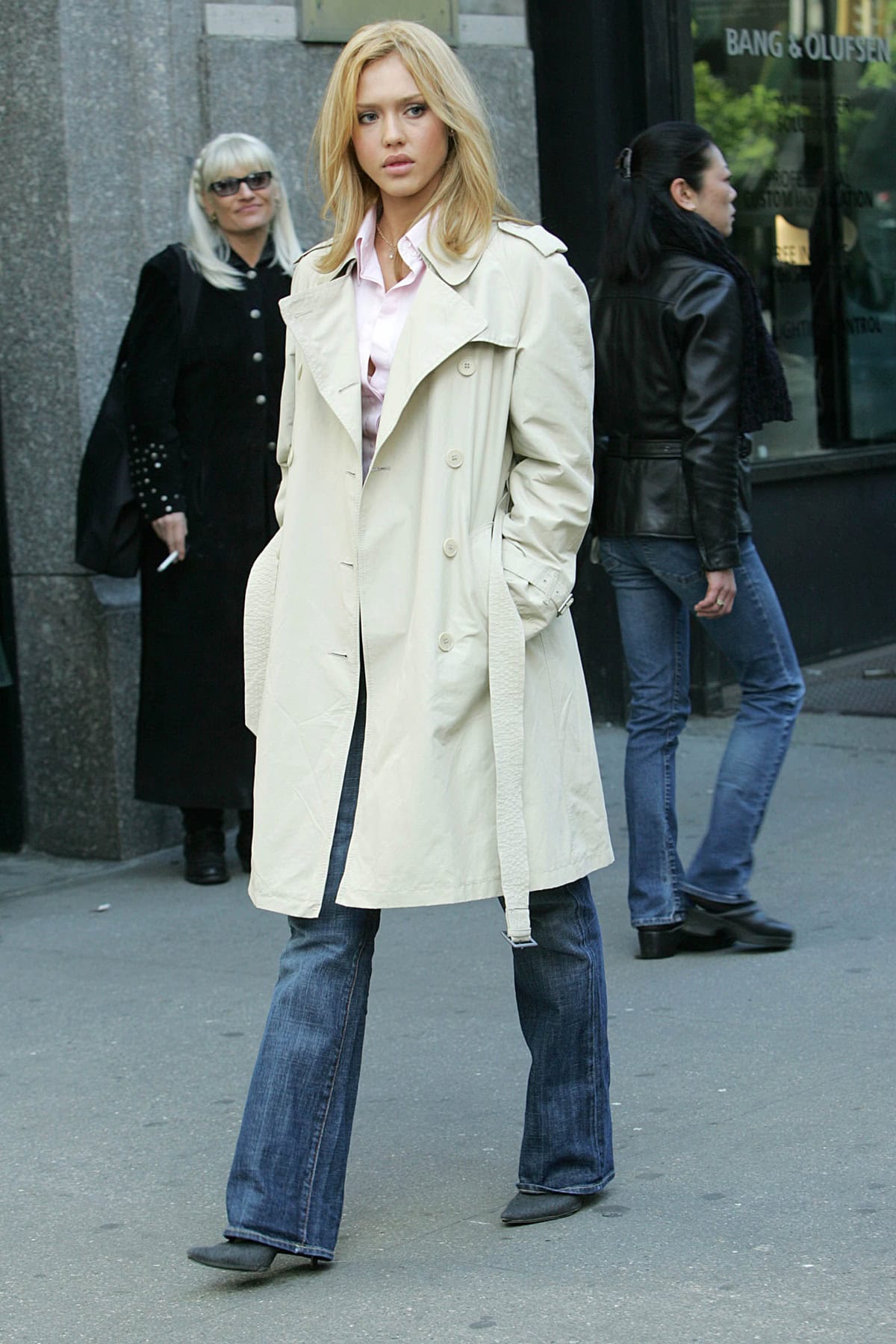 Jessica Alba steps into character in pointed-toe gray pumps while filming a scene for Fantastic Four in New York City on May 13, 2005