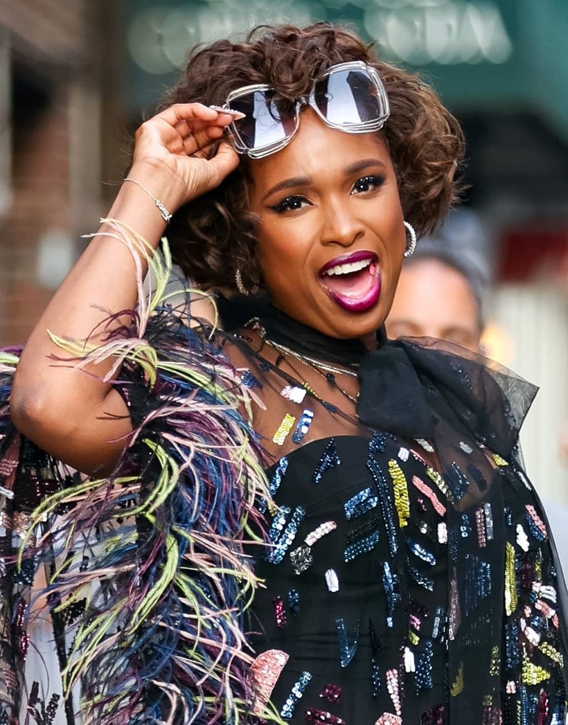 Jennifer Hudson wears magenta lip shade with shimmering eyeshadow and cat eyeliner