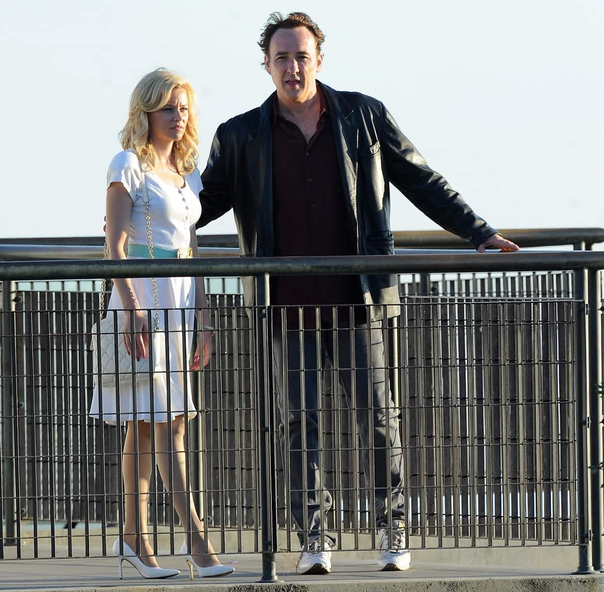 Elizabeth Banks as Melinda Ledbetter and John Cusack as Brian–Future watching the sunset while filming a scene for the 2014 American biographical drama film Love Mercy