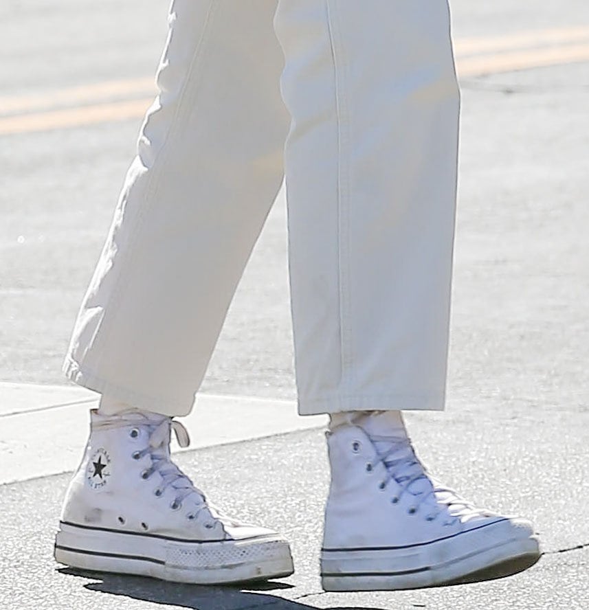 Jessica Alba finishes off her chic casual outfit with Converse platform sneakers