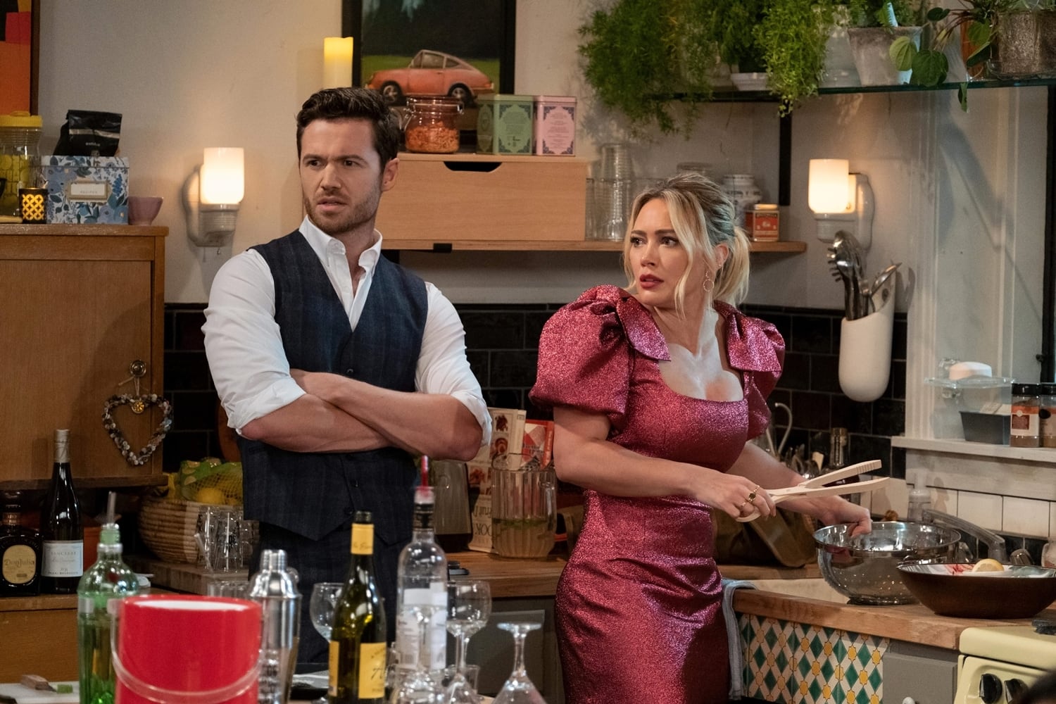 Hilary Duff as hopelessly romantic photographer Sophie and Tom Ainsley as British aristocrat Charlie in the American sitcom How I Met Your Father