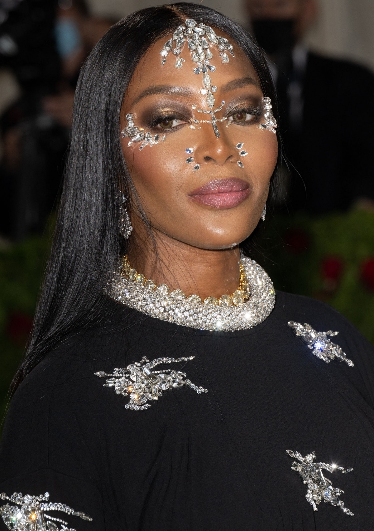 Naomi Campbell wearing facial jewels and a 6.6 million-dollar Jacob Co. necklace at the 2022 Met Gala