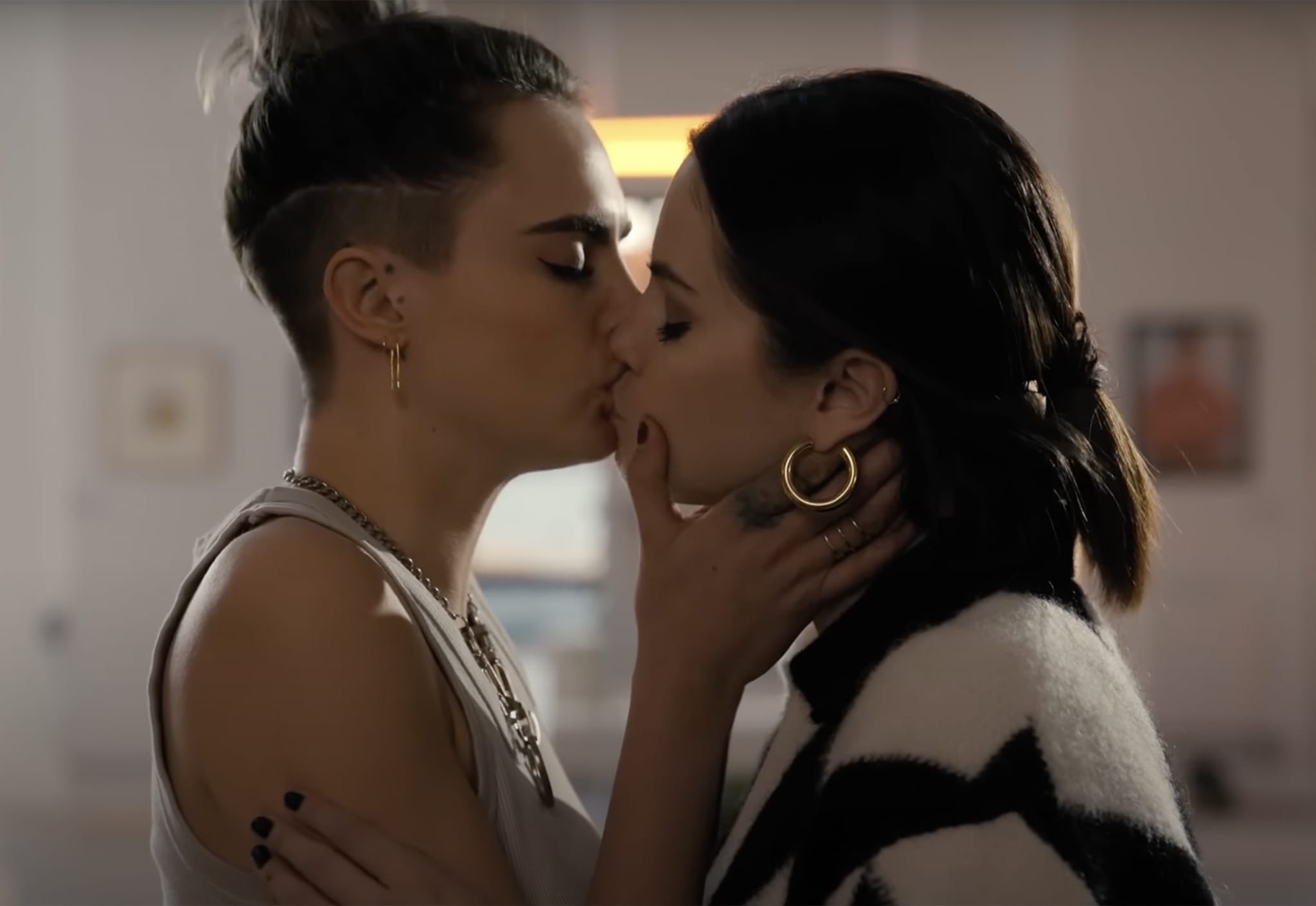 Cara Delevingne and Selena Gomez share a passionate kiss in episode two of Only Murders in the Building Season 2