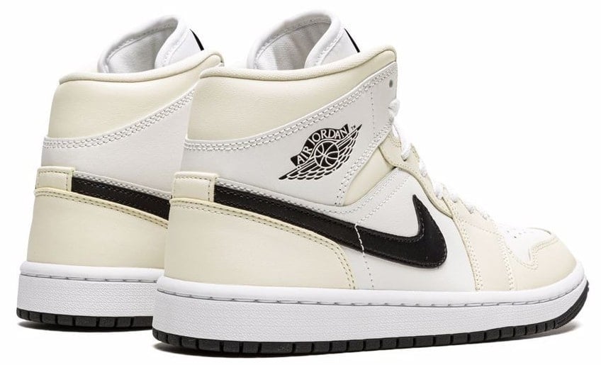 Air Jordan shoes should have neat stitching, with two lines of stitching on the heel straps