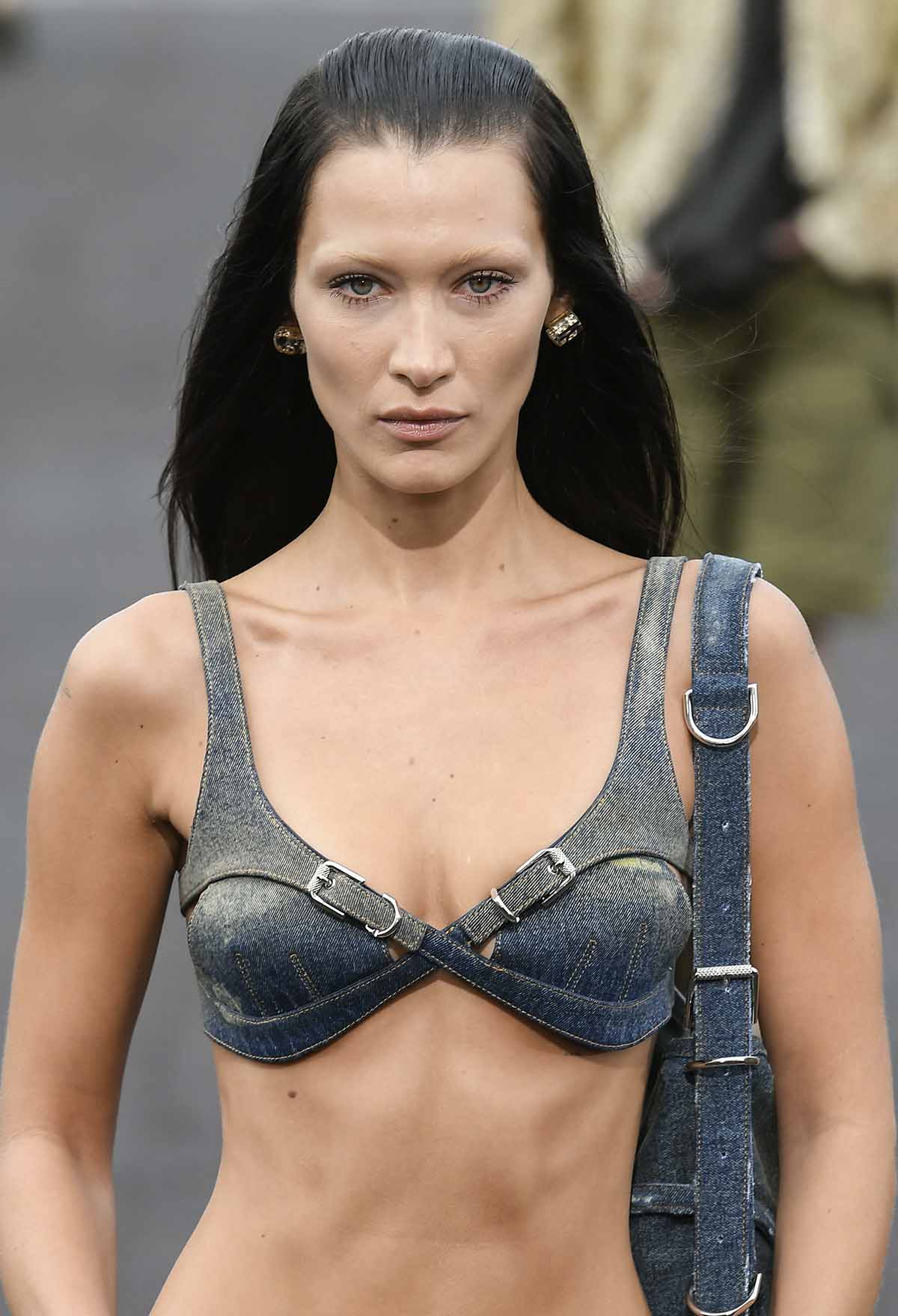 Bella Hadid bleaches her eyebrows and wears a pale makeup look with mascara and nude lipstick