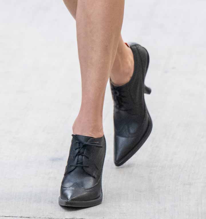 Julia Roberts completes her androgynous-chic ensemble with Thom Browne brogue pumps