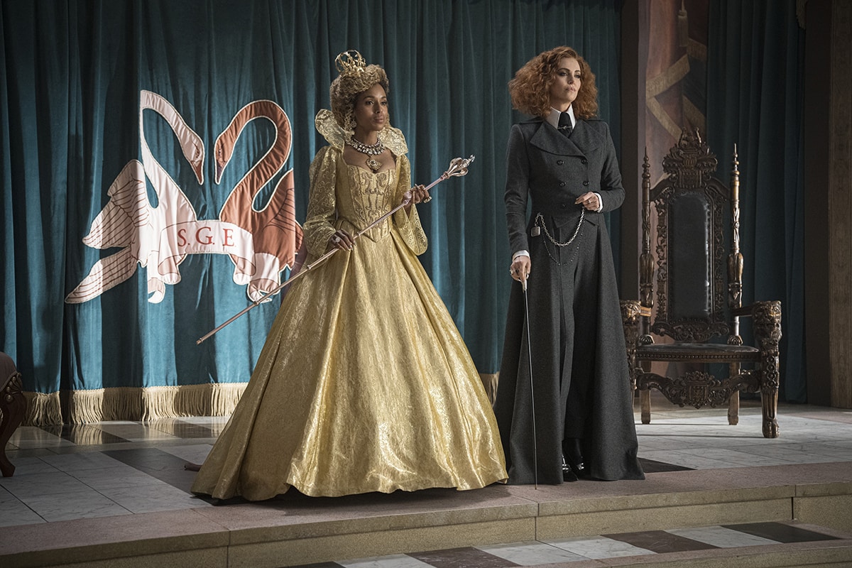 The School for Good and Evil received negative reviews from critics, who praised the cast but criticized the narrative and storytelling