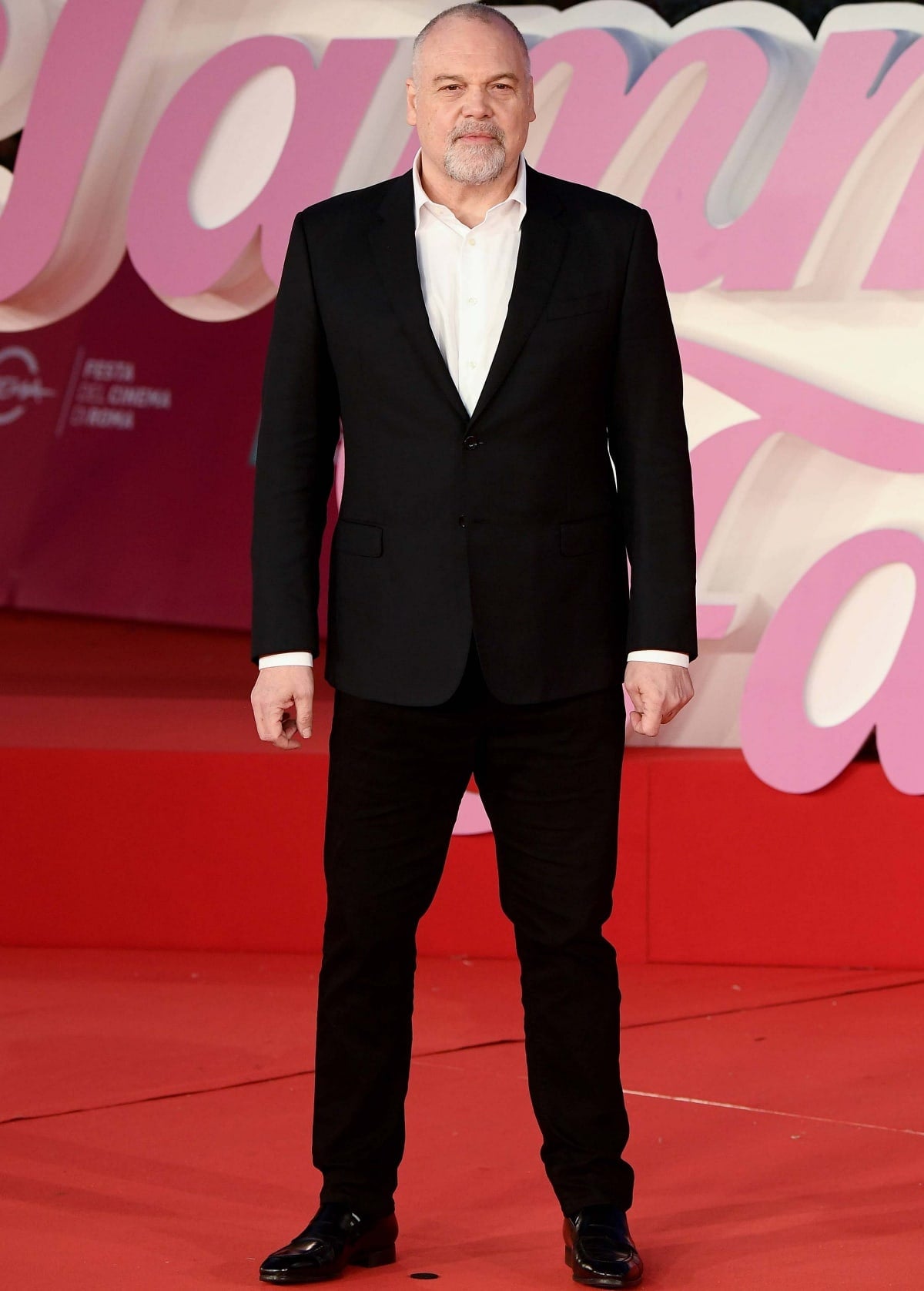 Vincent D’Onofrio, standing at 6'3 ½" (191.8 cm), brought timeless sophistication to The Eyes of Tammy Faye premiere at the 2021 Rome Film Festival in a sharp black suit, crisp white shirt, and classic leather loafers
