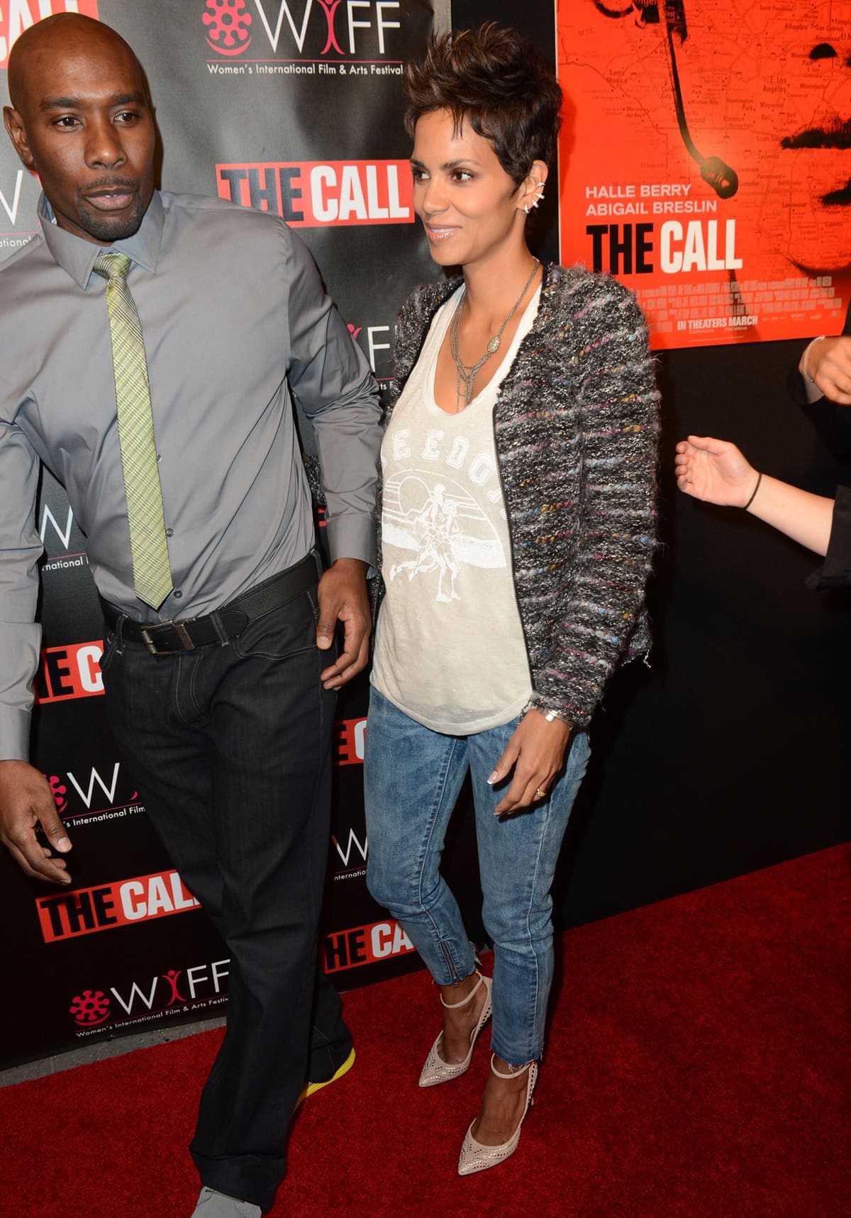 Halle Berry keeps it effortlessly chic in Levi’s jeans, a graphic tank, and studded ankle-strap pumps while posing with co-star Morris Chestnut at The Call screening in Miami Beach on February 26, 2013