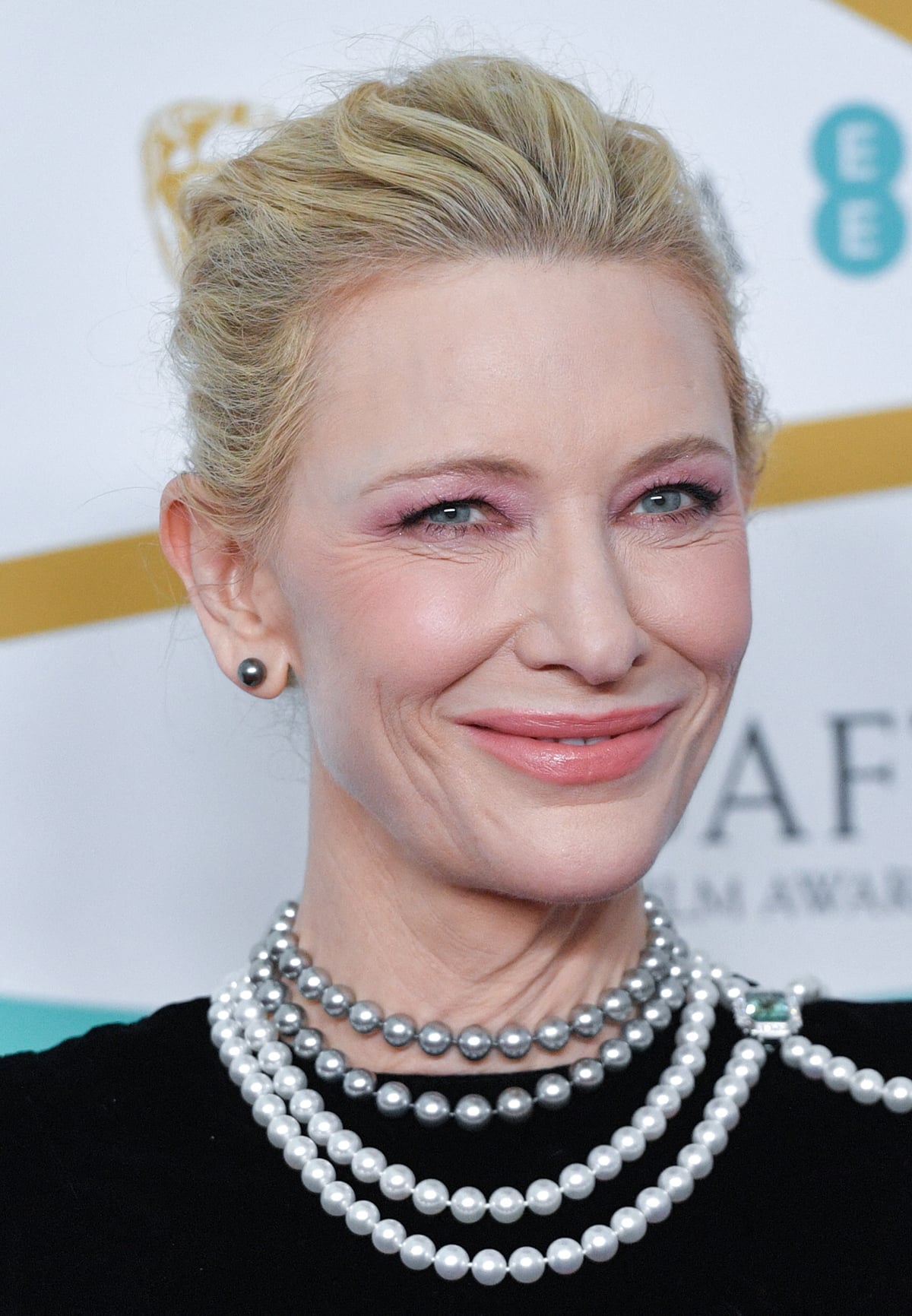 Cate Blanchett wears pink makeup and updates her recycled gown with a repurposed Louis Vuitton Tahitian pearl necklace