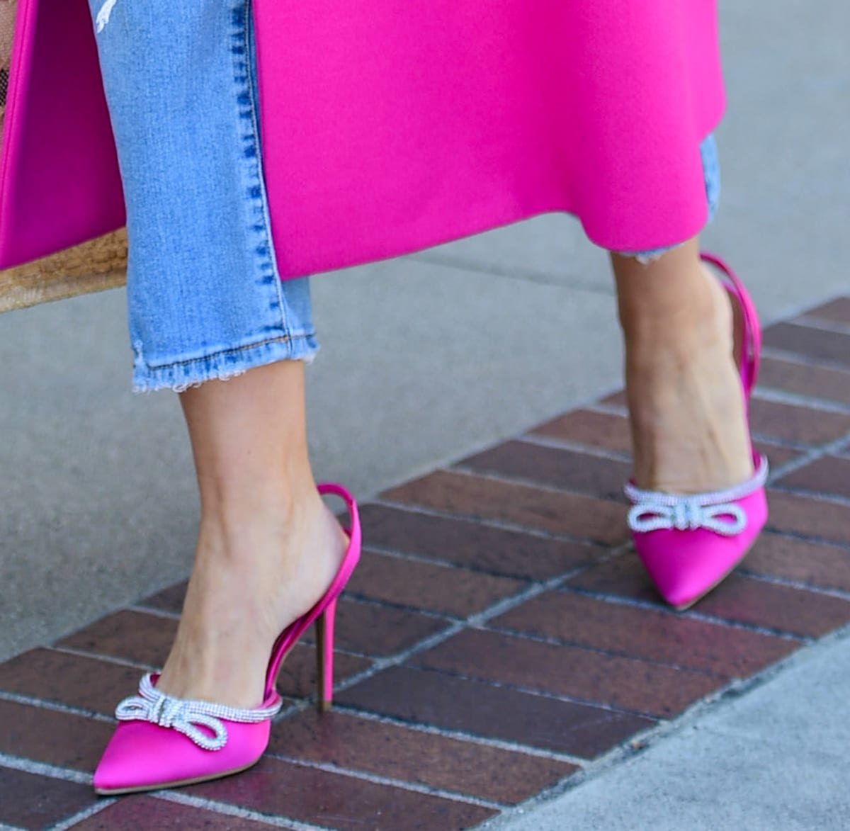 Sofia Vergara coordinates her coat with her Mach Mach hot pink slingback pumps with rhinestone-embellished bow