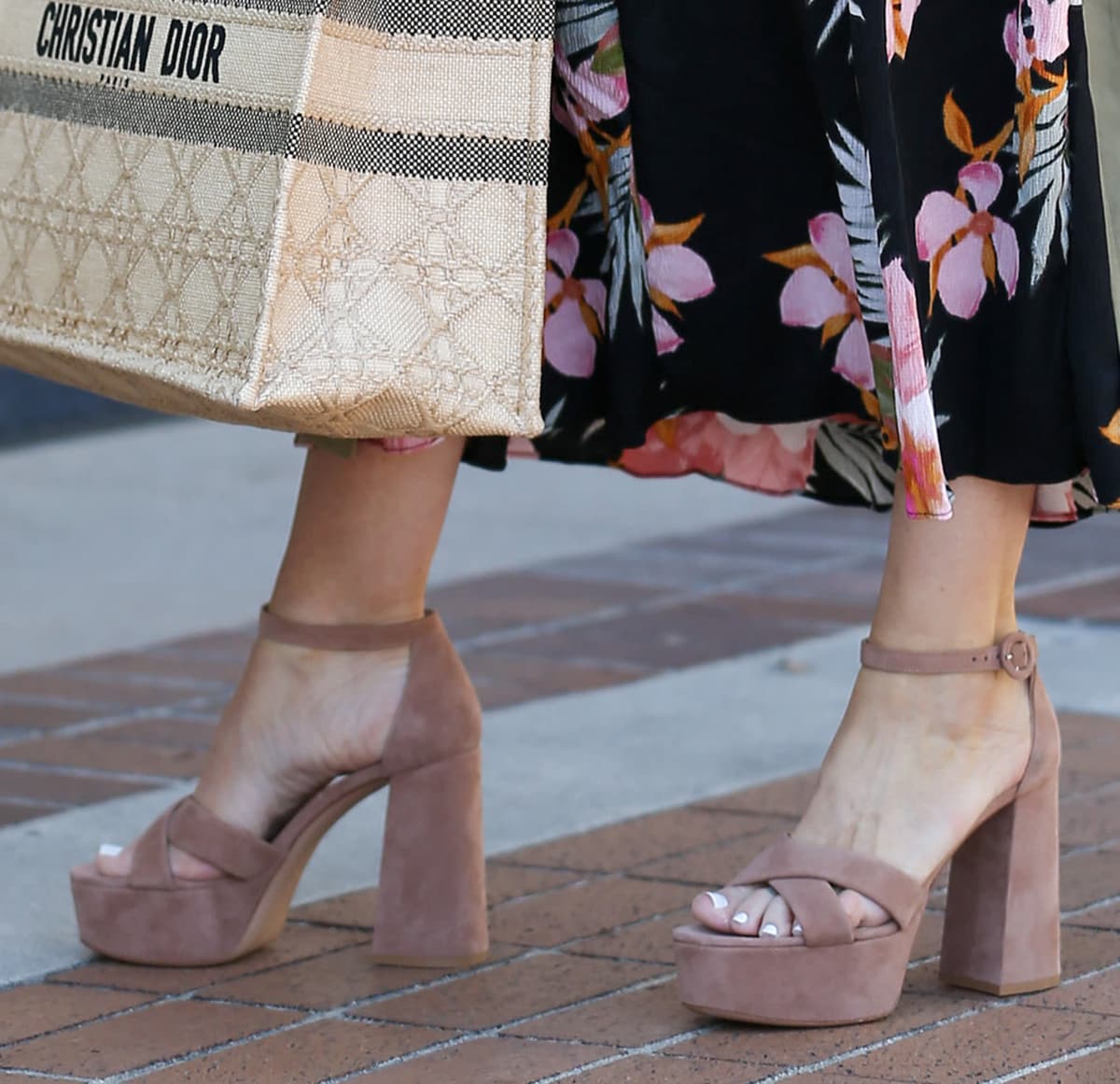 Sofia Vergara completes her spring look with the Gianvito Rossi Sheridan towering sandals