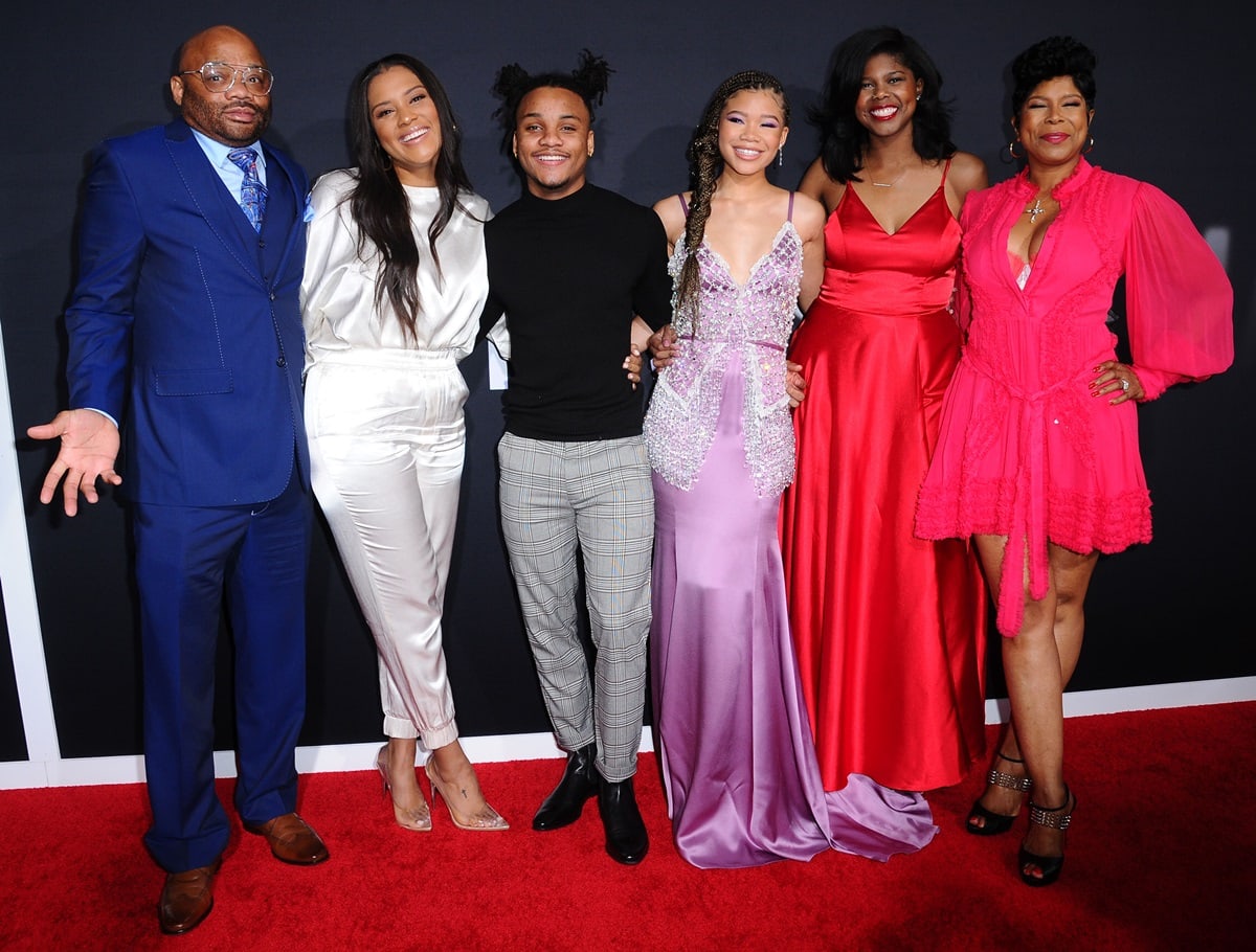 Storm Reid beams alongside her family—father Rodney, siblings Iman, Josh, and Paris, and mother Robyn Simpson Reid—at the Los Angeles premiere of “The Invisible Man,” where she turned heads in a lilac crystal-embellished Miu Miu gown
