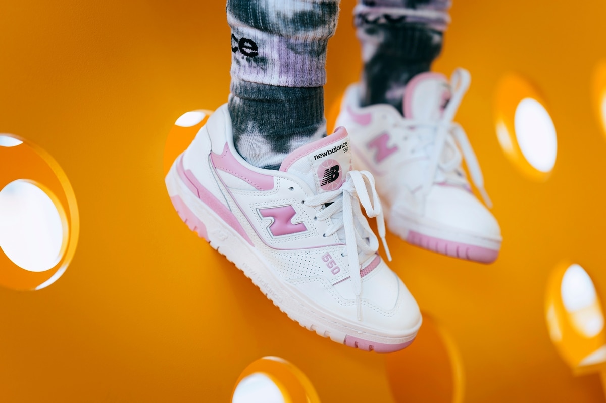 The New Balance 550 made its debut on the market in 1989 as a basketball shoe with a minimalistic silhouette and diverse colors