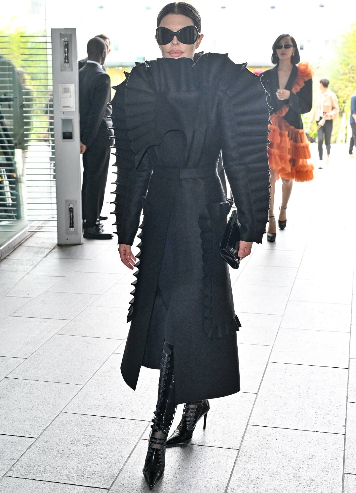 Lisa Rinna showing off her fashion-forward style in an avant-garde look from Vikto Rolf for the Dutch luxury fashion house’s Fall/Winter 2024 show during Paris Haute Couture Fashion Week