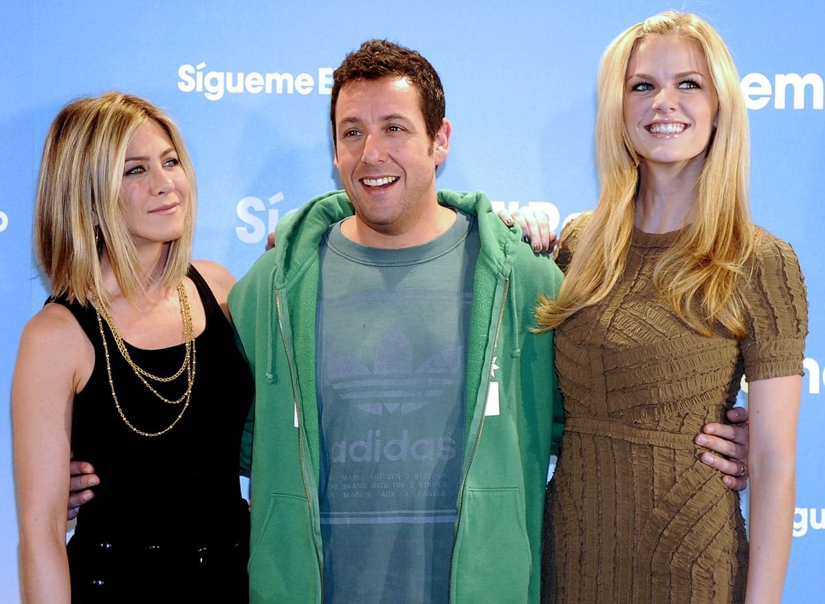 Brooklyn Decker, standing 5ft 9 (175.3 cm), appears noticeably taller than Jennifer Aniston at 5ft 4 ¾ (164.5 cm), while standing just slightly shorter than Adam Sandler, who measures 5ft 9 ¾ (177.2 cm), as they pose together during the Just Go with It press event