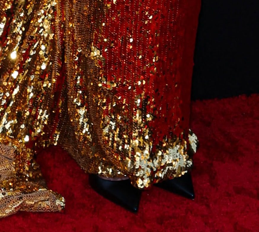 Nicole Kidman completes her gilded look with black pointed-toe pumps by Gianvito Rossi