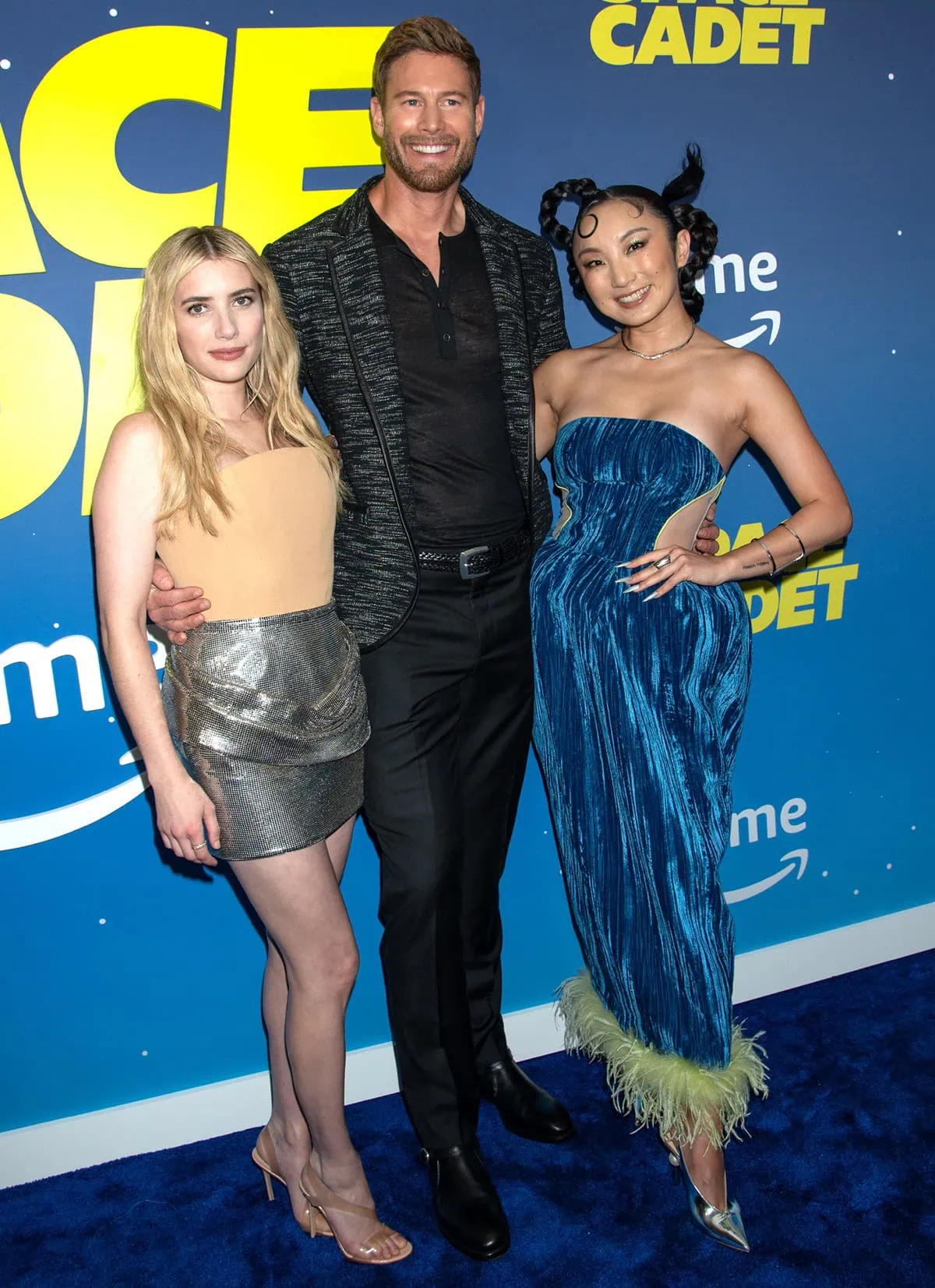 Poppy Liu (5'5", 165 cm) and Emma Roberts (5'1½", 156 cm) appear tiny next to the towering Tom Hopper (6'5", 196 cm) at the Space Cadet premiere