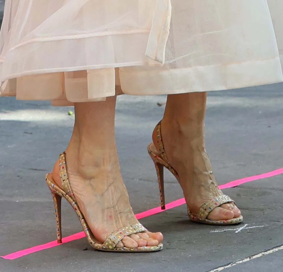 Sarah Jessica Parker displays her toes in the Aquazzura So Nude woven raffia slingback sandals with colorful leather accents