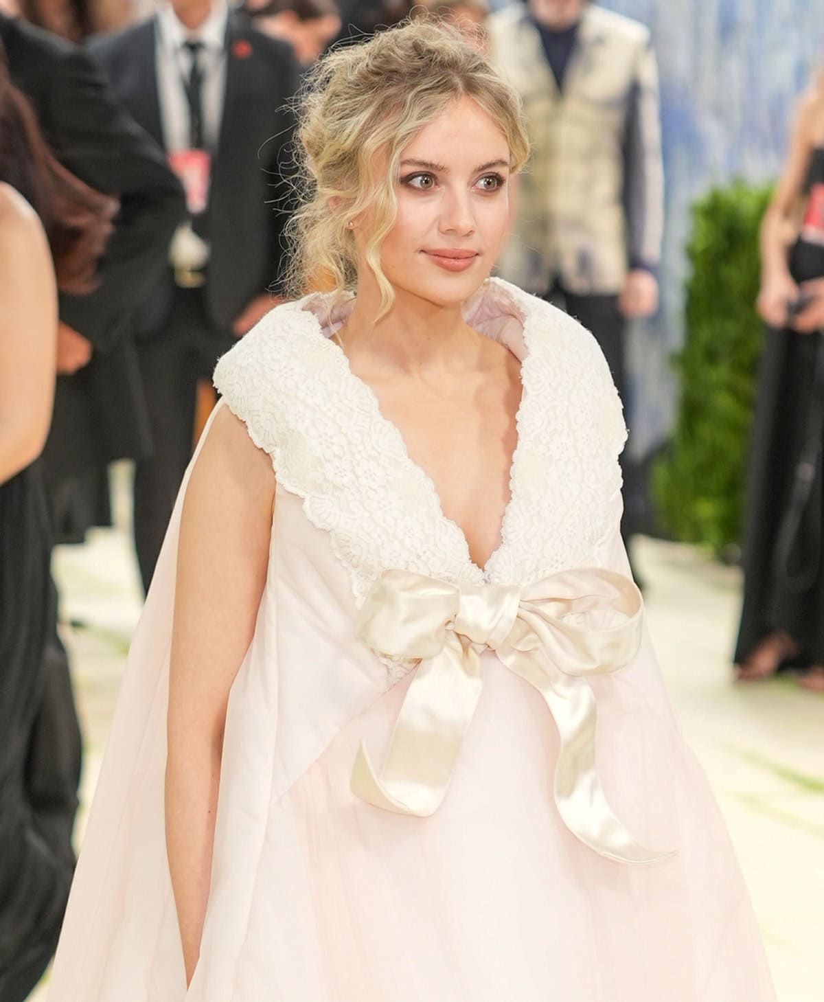 Anna Weyant teams her edgy pumps with an airy, flowy babydoll dress by Marc Jacobs featuring a huge white lace-trimmed collar and a large bow at the center