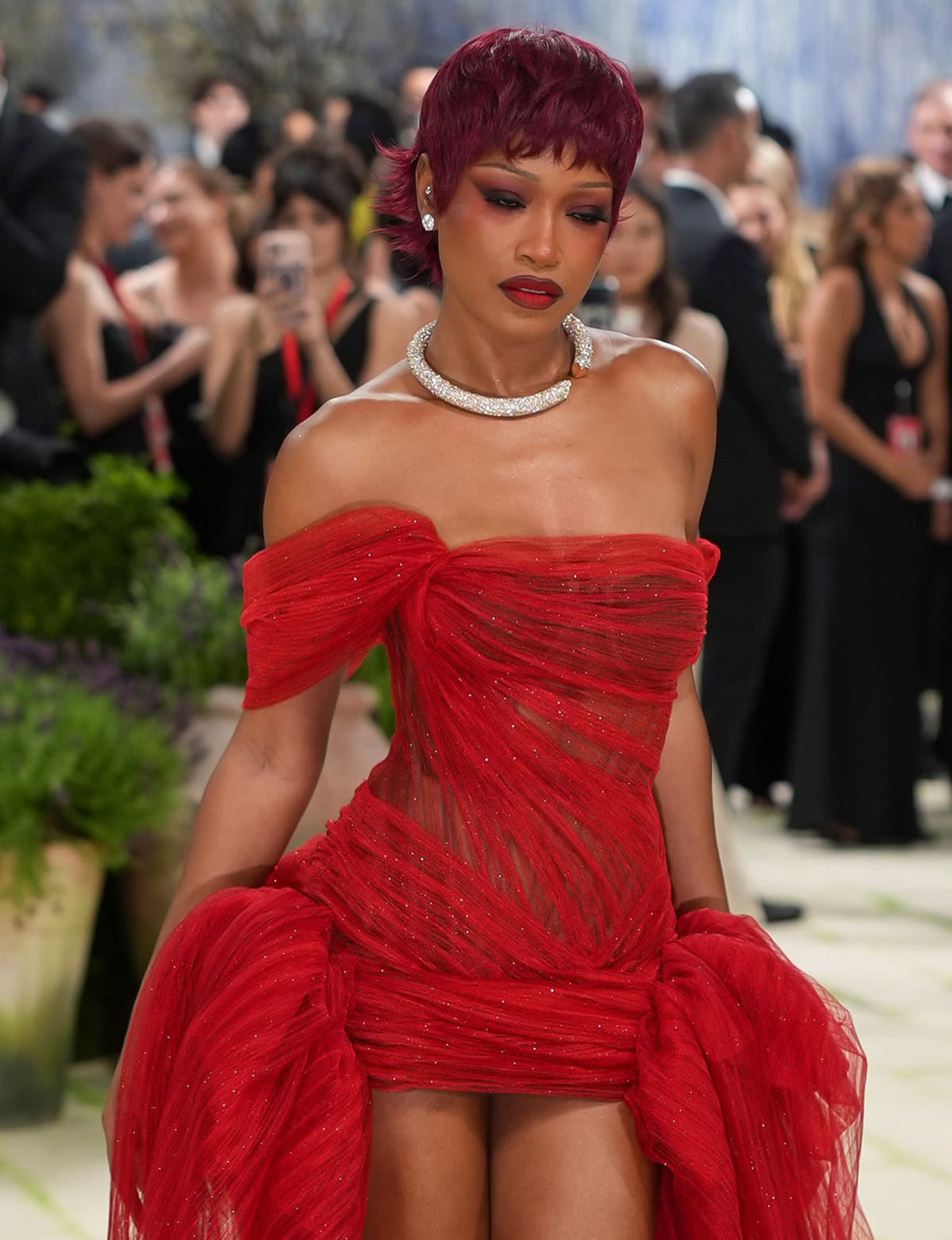 Keke Palmer embraces a monochromatic look, pairing her red pumps with a red hand-pleated, draped tulle gown by Prabal Gurung