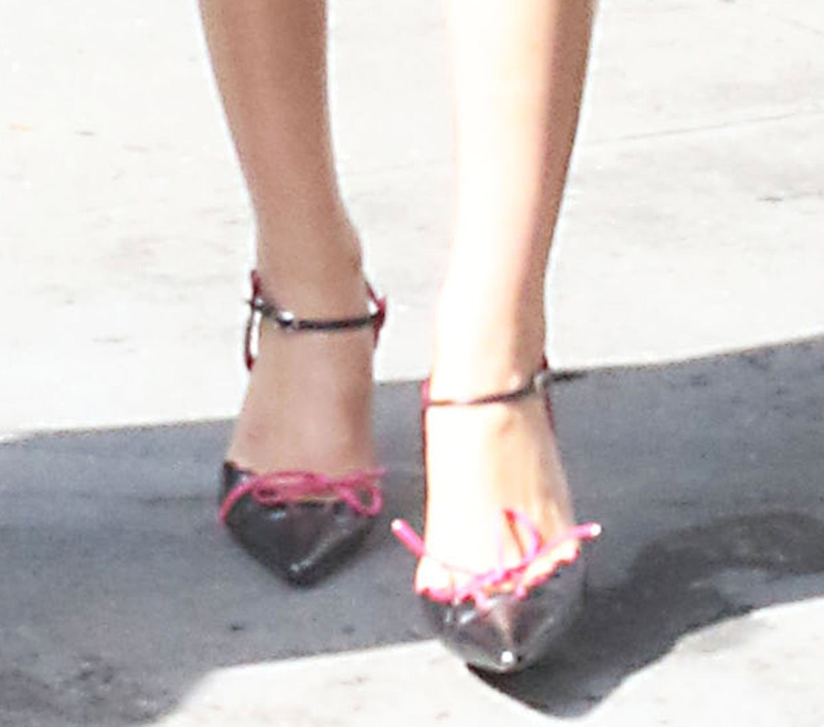 Alix Earle wears a pair of archival Manolo Blahnik d'Orsay pumps with delicate pink front bows and trims