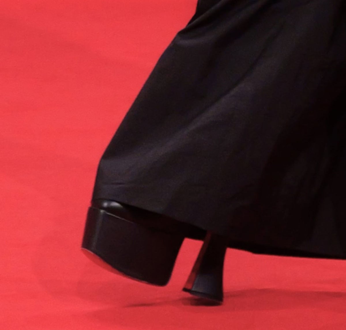Isabelle Huppert proves age is just a number, balancing on a pair of towering platform shoes with flared heels similar to Christian Louboutin’s “Aquabootie” ankle boots