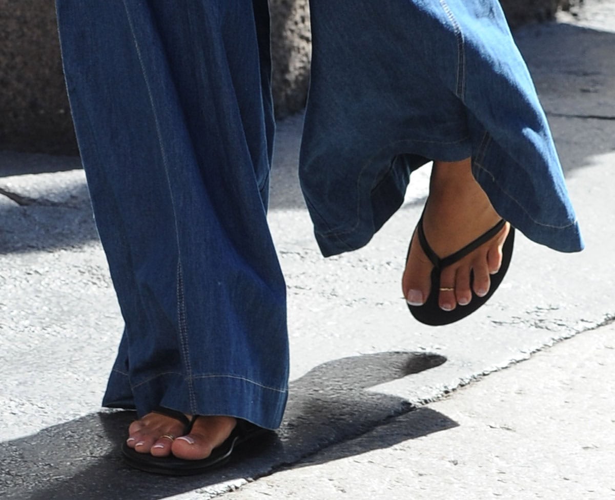 Miranda Hope goes for laid-back summer style with simple black flip-flops, showcasing her French pedicure and toe rings